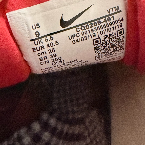 Women’s Nike Air Max 270 React - Picture 7 of 7